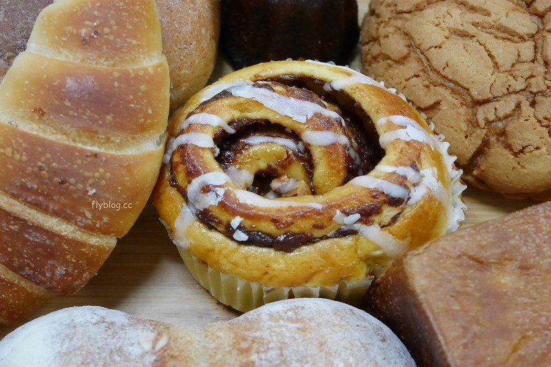 台中西區｜堂本麵包店．吳寶春師傅阿洸師的麵包店，台灣500甜推薦蜂蜜蛋糕 @飛天璇的口袋