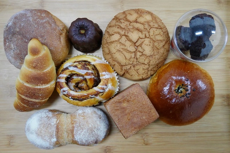 台中西區｜堂本麵包店．吳寶春師傅阿洸師的麵包店，台灣500甜推薦蜂蜜蛋糕 @飛天璇的口袋