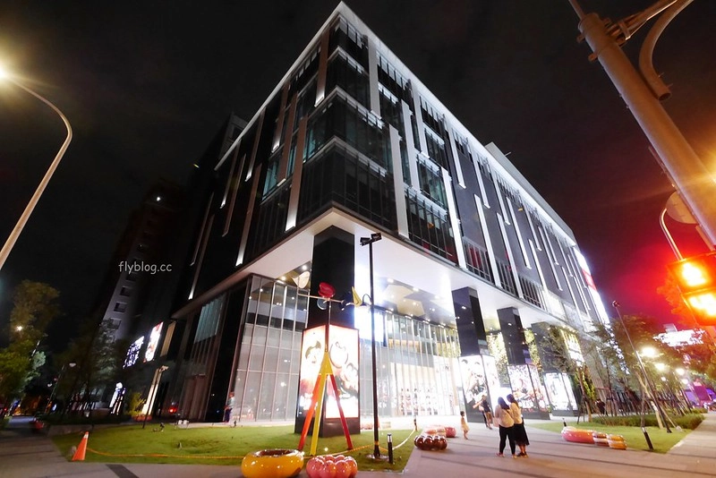 秀泰影城台中文心店┃台中南屯：中台灣第一個結合影城、親子藝文書房與異國美食餐廳的大型複合式商場 @飛天璇的口袋