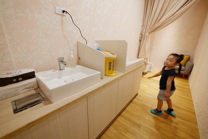 小島3.5．Island Aurora：有三隻可愛大恐龍的親子餐廳，沙坑、球池、溜滑梯、家家酒、閱讀室 @飛天璇的口袋