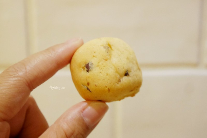 Mini One可頌專賣店｜秤重賣的迷你可頌好好吃，還有紅豆麻糬麵包和窯烤起士蛋糕，新光三越下午茶小甜點 @飛天璇的口袋