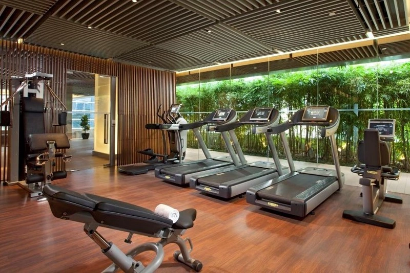 新加坡豪亞酒店．Oasia Hotel Novena┃新加坡飯店：距離諾維娜地鐵站步行2分鐘，樓下就有超市和便利商店 @飛天璇的口袋