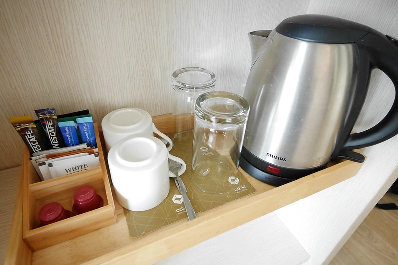 新加坡豪亞酒店．Oasia Hotel Novena┃新加坡飯店：距離諾維娜地鐵站步行2分鐘，樓下就有超市和便利商店 @飛天璇的口袋