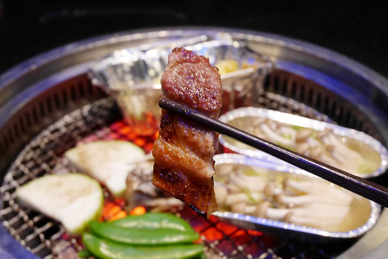 碳佐麻里燒肉｜終於朝聖台南必吃的碳佐麻里燒肉店，有台南屋馬之美喻的南霸天 @飛天璇的口袋