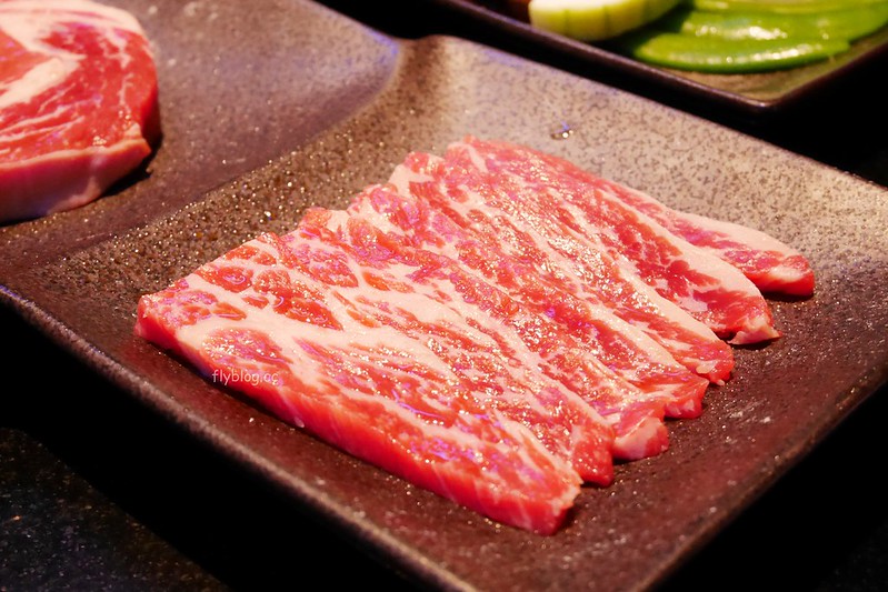 碳佐麻里燒肉｜終於朝聖台南必吃的碳佐麻里燒肉店，有台南屋馬之美喻的南霸天 @飛天璇的口袋
