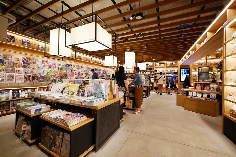 台中蔦屋書店｜全球20間最美的書店之一，結合書局和餐廳美食，還有獨家沖繩Doug&rsquo;s Burger漢堡 @飛天璇的口袋