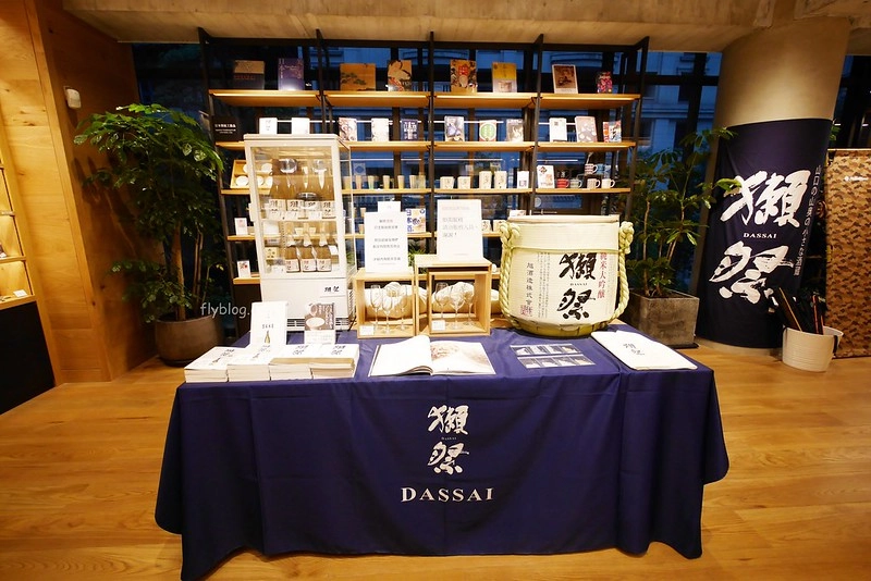 台中蔦屋書店｜全球20間最美的書店之一，結合書局和餐廳美食，還有獨家沖繩Doug&rsquo;s Burger漢堡 @飛天璇的口袋