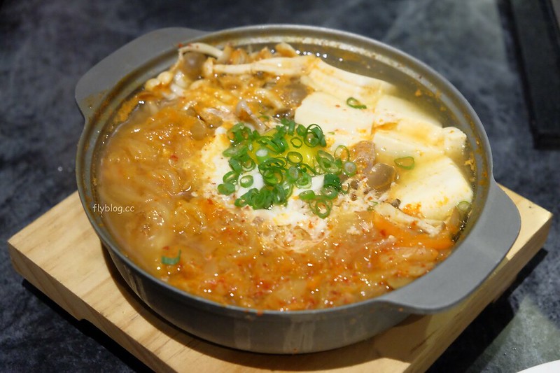 錵燒炭火燒肉┃台中西屯：公益路燒肉店新亮點，錵鑶系列全新品牌，開幕一個月感覺還沒上軌道 @飛天璇的口袋