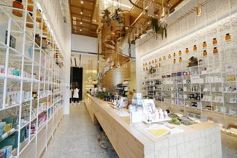 【台中西屯】分子藥局．Molecure，台中超美藥局咖啡館，時尚又好拍的環境，還有手沖咖啡可以喝 @飛天璇的口袋