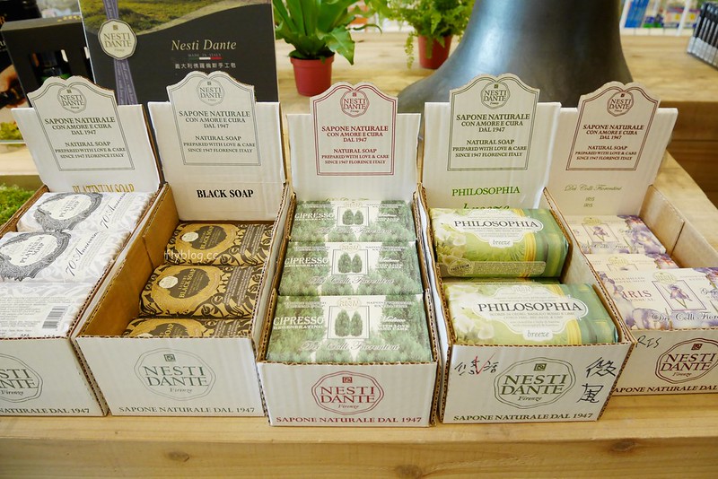 【台中西屯】分子藥局．Molecure，台中超美藥局咖啡館，時尚又好拍的環境，還有手沖咖啡可以喝 @飛天璇的口袋