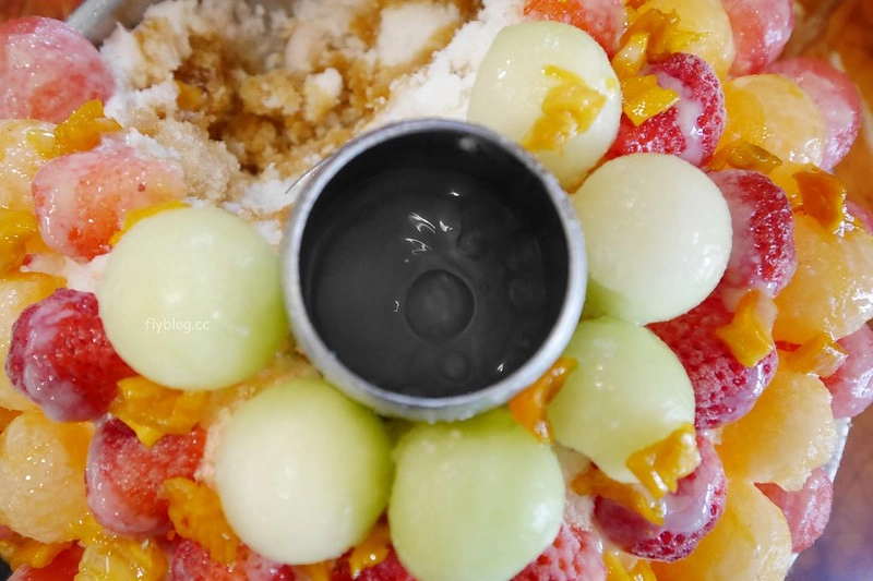 夢幻蜜拉 Dreamy Miracle｜超浮誇的水果火鍋冰，如夢似幻餘煙裊裊， 台南IG打卡熱門美食 @飛天璇的口袋