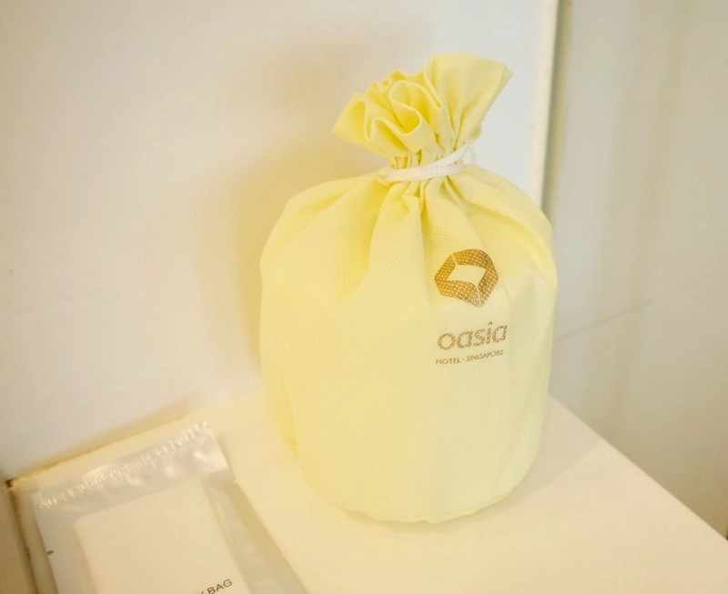 新加坡豪亞酒店．Oasia Hotel Novena┃新加坡飯店：距離諾維娜地鐵站步行2分鐘，樓下就有超市和便利商店 @飛天璇的口袋