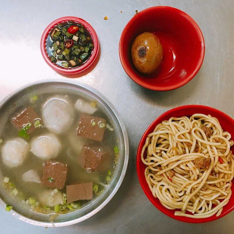台中北屯｜昌平炒麵．炒麵好吃不油膩，綜合湯清爽無腥味 @飛天璇的口袋