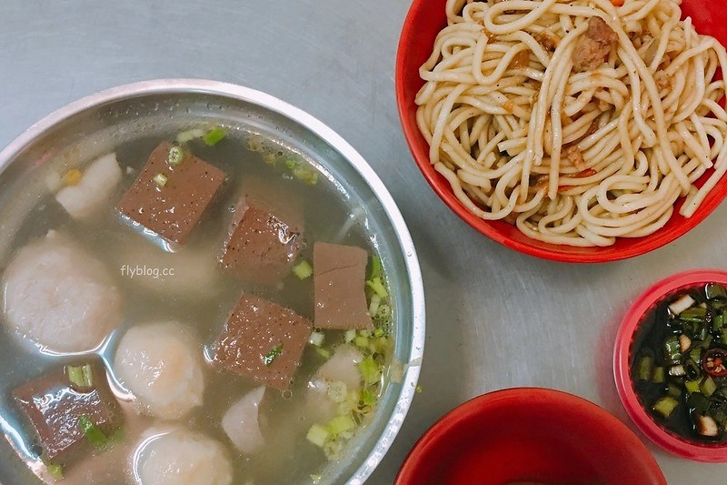 台中北屯｜昌平炒麵．炒麵好吃不油膩，綜合湯清爽無腥味 @飛天璇的口袋
