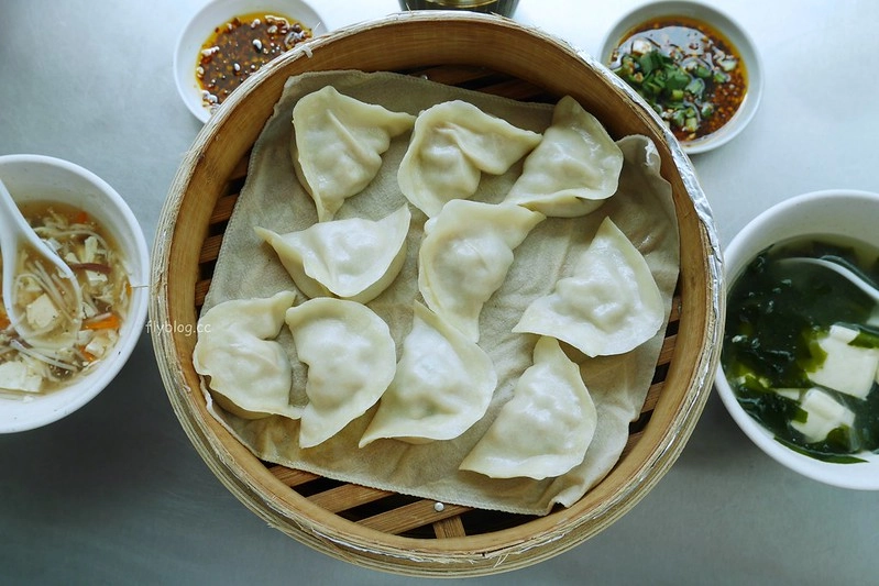 彰化田中｜田中周記蒸餃．陪我從小到大的經典美食，在地超過30年的銅板美食 @飛天璇的口袋
