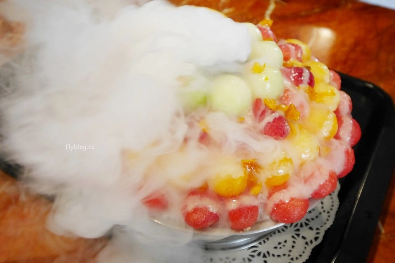 夢幻蜜拉 Dreamy Miracle｜超浮誇的水果火鍋冰，如夢似幻餘煙裊裊， 台南IG打卡熱門美食 @飛天璇的口袋