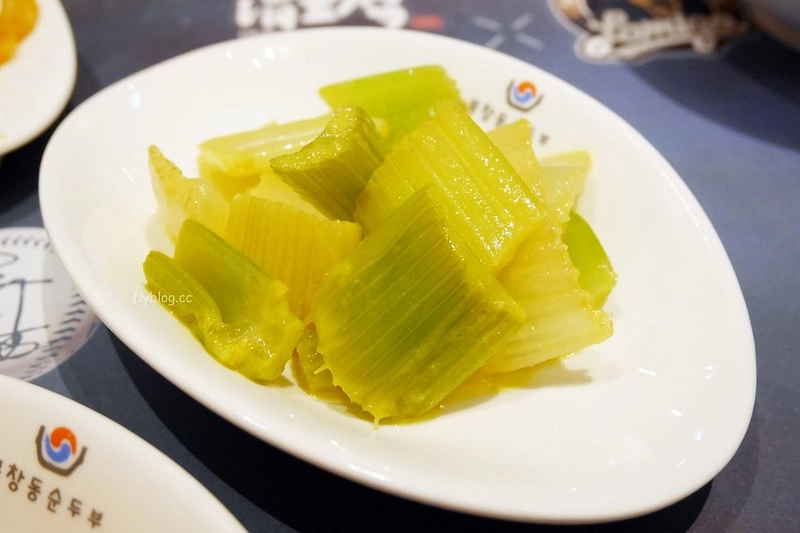 涓豆腐：涓豆腐正式回歸台中，三個人點雙人套餐就夠了，文心秀泰美食推薦 @飛天璇的口袋