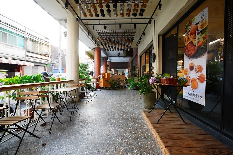 惠蓀咖啡┃台中西區：超可愛的大佛雞蛋糕，可以自行DIY大佛髮型，審計新村美食推薦 @飛天璇的口袋