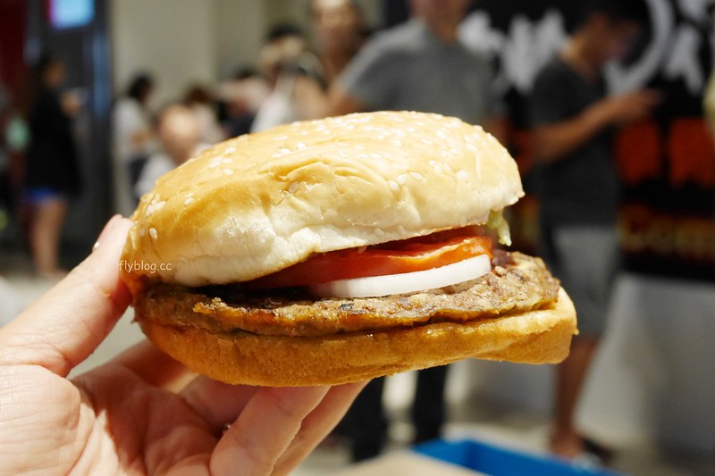 Burger King．漢堡王┃台中南屯：我最愛的漢堡王又重回台中了，個人最愛華堡和金沙堡，文心秀泰影城美食推薦 @飛天璇的口袋