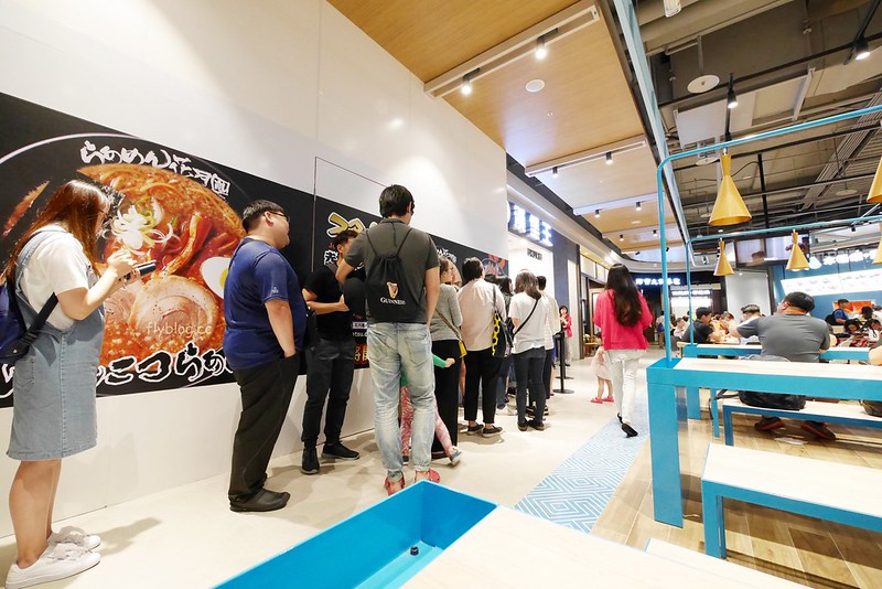 Burger King．漢堡王┃台中南屯：我最愛的漢堡王又重回台中了，個人最愛華堡和金沙堡，文心秀泰影城美食推薦 @飛天璇的口袋