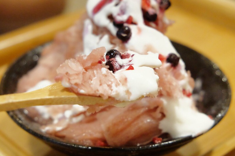 春雪冰の屋┃台中西區：簡單清新的日式冰店，天然單純的水果味呈現 @飛天璇的口袋