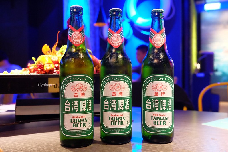 水貨炭火烤魚┃台中西區：超霸氣的澳洲小龍蝦，堆滿滿如小山的蛤蠣鍋，烤魚原來有這麼多創意吃法 @飛天璇的口袋