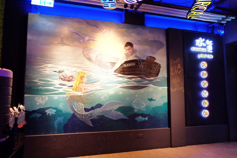 水貨炭火烤魚┃台中西區：超霸氣的澳洲小龍蝦，堆滿滿如小山的蛤蠣鍋，烤魚原來有這麼多創意吃法 @飛天璇的口袋