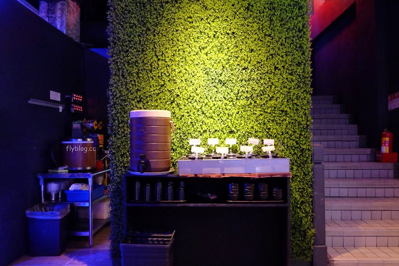 水貨炭火烤魚┃台中西區：超霸氣的澳洲小龍蝦，堆滿滿如小山的蛤蠣鍋，烤魚原來有這麼多創意吃法 @飛天璇的口袋