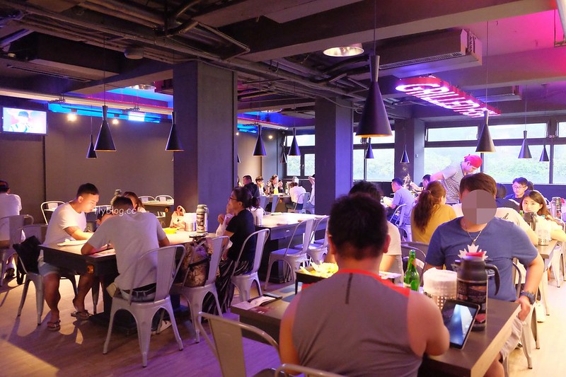 水貨炭火烤魚┃台中西區：超霸氣的澳洲小龍蝦，堆滿滿如小山的蛤蠣鍋，烤魚原來有這麼多創意吃法 @飛天璇的口袋