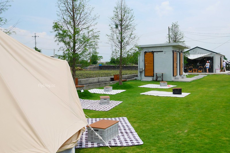 小田生活｜位於田中間的網美咖啡館，充滿草地的野餐風情 @飛天璇的口袋