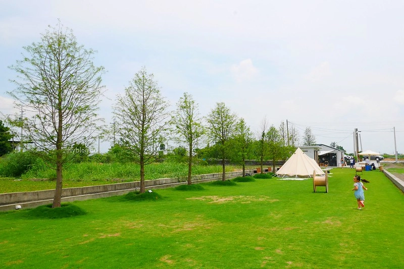 小田生活｜位於田中間的網美咖啡館，充滿草地的野餐風情 @飛天璇的口袋