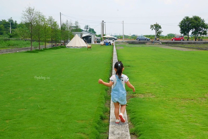 小田生活｜位於田中間的網美咖啡館，充滿草地的野餐風情 @飛天璇的口袋