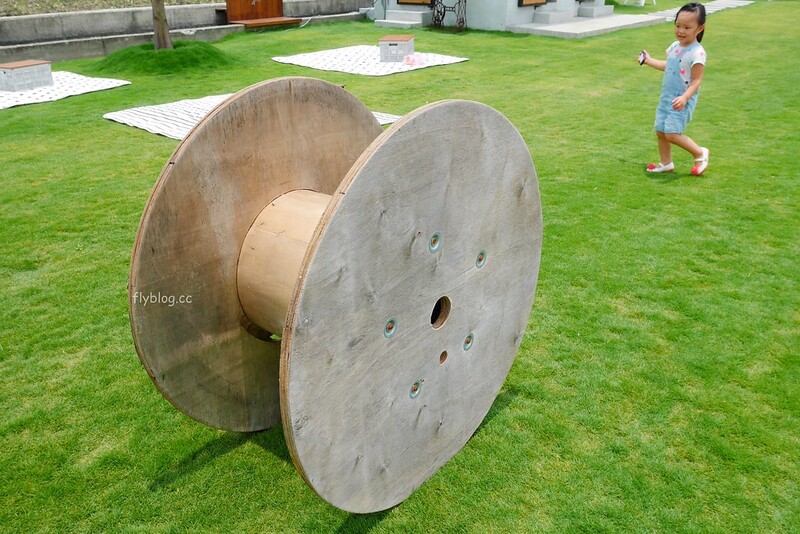 小田生活｜位於田中間的網美咖啡館，充滿草地的野餐風情 @飛天璇的口袋