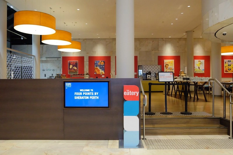 澳洲珀斯｜Four Points By Sheraton 福朋喜來登飯店，珀斯體育館正對面，隔壁有便利商店 @飛天璇的口袋