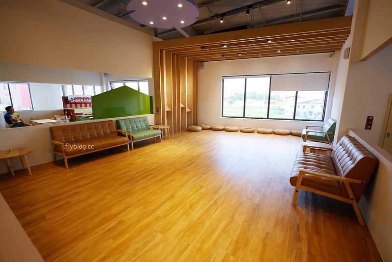 小島3.5．Island Aurora：有三隻可愛大恐龍的親子餐廳，沙坑、球池、溜滑梯、家家酒、閱讀室 @飛天璇的口袋