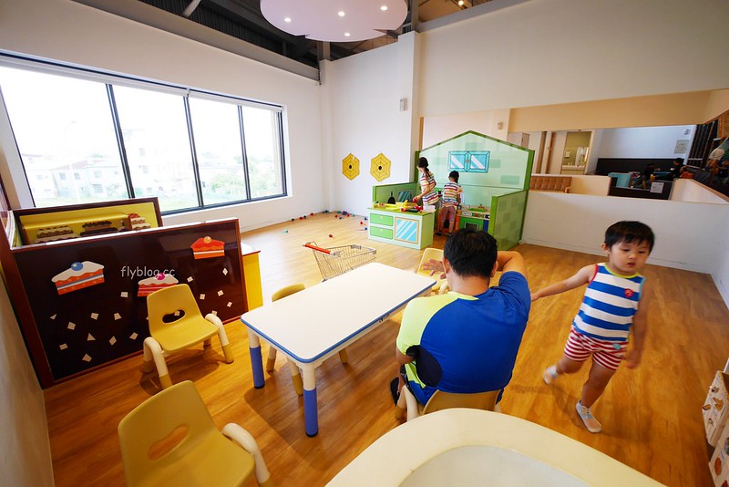 小島3.5．Island Aurora：有三隻可愛大恐龍的親子餐廳，沙坑、球池、溜滑梯、家家酒、閱讀室 @飛天璇的口袋