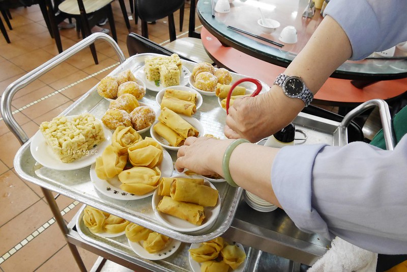 【香港上環】蓮香居~到香港就是要體驗正宗飲茶文化，每一道都道地好吃無雷，而且服務也不錯 @飛天璇的口袋