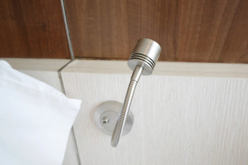 新加坡豪亞酒店．Oasia Hotel Novena┃新加坡飯店：距離諾維娜地鐵站步行2分鐘，樓下就有超市和便利商店 @飛天璇的口袋