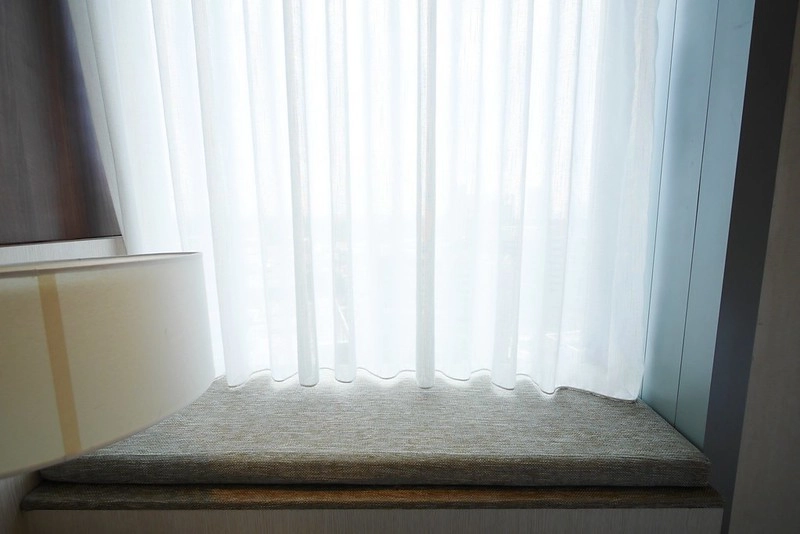 新加坡豪亞酒店．Oasia Hotel Novena┃新加坡飯店：距離諾維娜地鐵站步行2分鐘，樓下就有超市和便利商店 @飛天璇的口袋