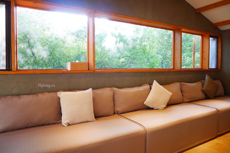 台中新社｜緩慢尋路香草House．住在薰衣草森林裡享受大自然，晚上觀賞夜間童話旋轉木馬 @飛天璇的口袋