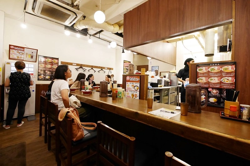 日本沖繩｜暖暮拉麵@那霸牧志店．九州限定拉麵冠軍，那霸國際通超人氣美食 @飛天璇的口袋