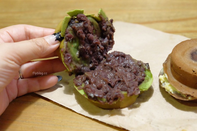 INO Ice┃台中北區：隱身在一中商圈裡的散步甜點，冰淇淋、雞蛋糕、爆漿紅豆餅都很好吃有誠意 @飛天璇的口袋