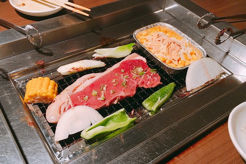 日本沖繩｜燒肉五苑 名護店．沖繩燒肉吃到飽不限食，飲料、冰淇淋無限暢飲 @飛天璇的口袋