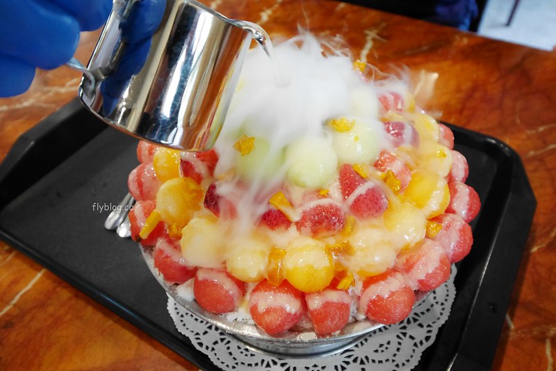 夢幻蜜拉 Dreamy Miracle｜超浮誇的水果火鍋冰，如夢似幻餘煙裊裊， 台南IG打卡熱門美食 @飛天璇的口袋