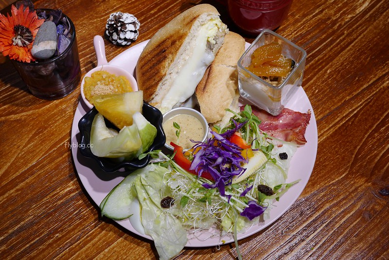 渣凳早午餐．Zha Deng：好吃又有質感的早午餐店，東區力行國小附近美食推薦 @飛天璇的口袋