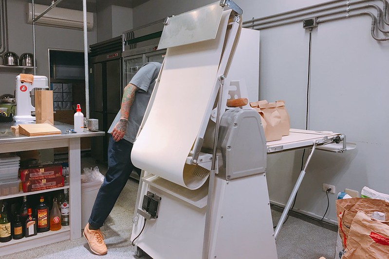 台中西區｜Mr. 啃蛋黃酥．一顆178元天價級的蛋黃酥，一開放預購還是秒殺 @飛天璇的口袋