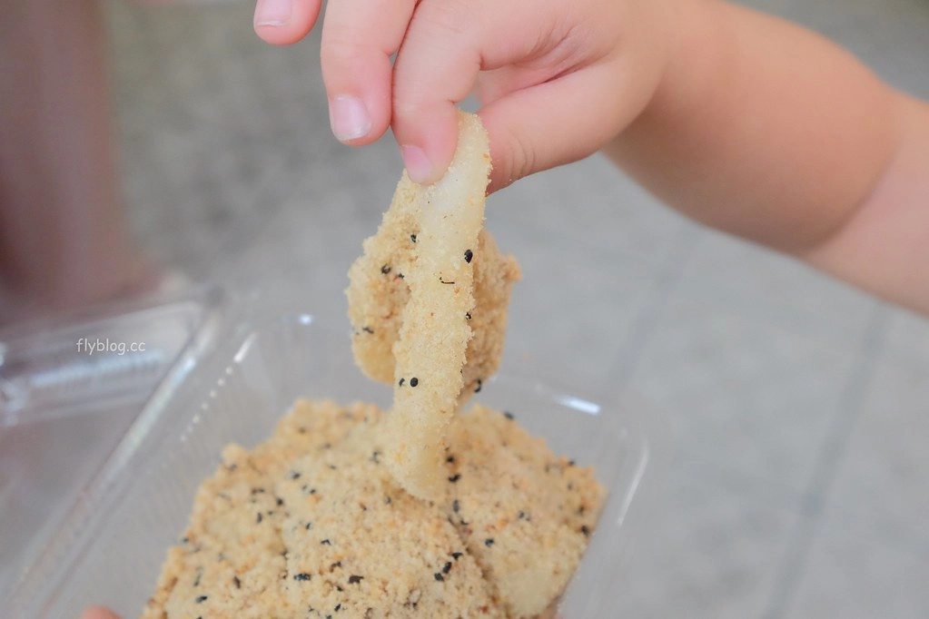 南投草屯｜草屯西螺祖傳麻糬．草屯街上也有好吃的西螺麻糬，軟Q好吃濃濃的古早味 @飛天璇的口袋