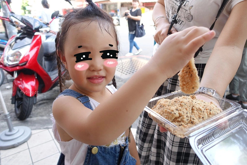 南投草屯｜草屯西螺祖傳麻糬．草屯街上也有好吃的西螺麻糬，軟Q好吃濃濃的古早味 @飛天璇的口袋