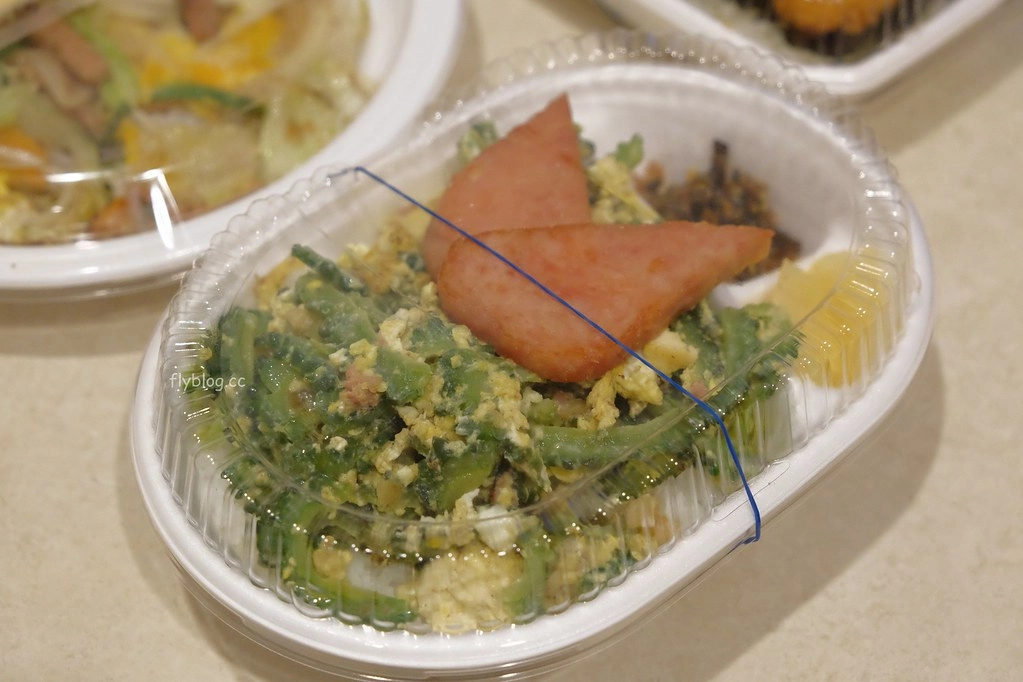 日本沖繩｜Hotto Motto便當．日本HM連鎖平價便當店，沖繩限定版苦瓜便當 @飛天璇的口袋