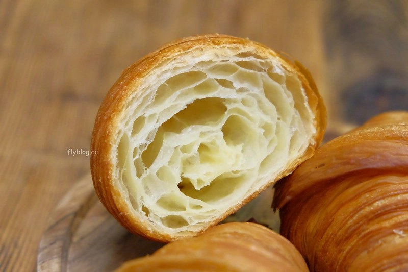 台中西區｜Mr. 啃蛋黃酥．一顆178元天價級的蛋黃酥，一開放預購還是秒殺 @飛天璇的口袋
